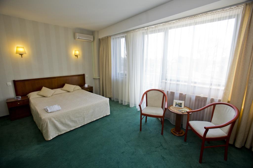 Hotel Dan Bucarest Habitación foto